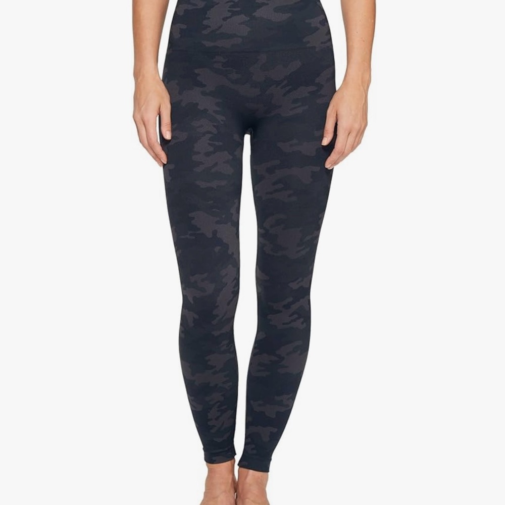Spanx Look at Me Now Seamless Black Camo Leggings Size Small